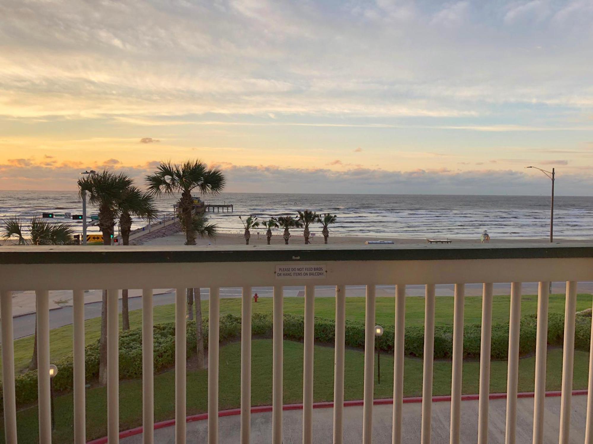Cdm 304 - Beachfront Serenity Galveston Exterior photo